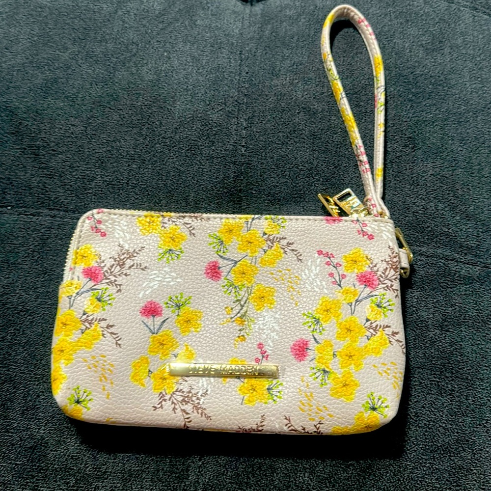 Steve Madden Wristlet